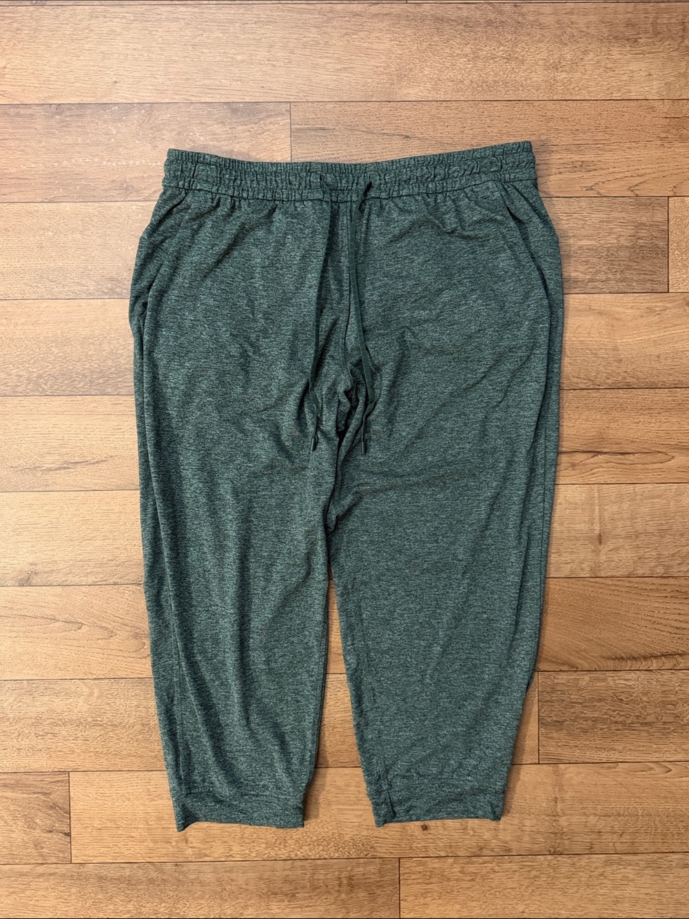 Lululemon Size 12 Soft Jersey Classic-Fit Crop Jogger Heathered Rainforest Green